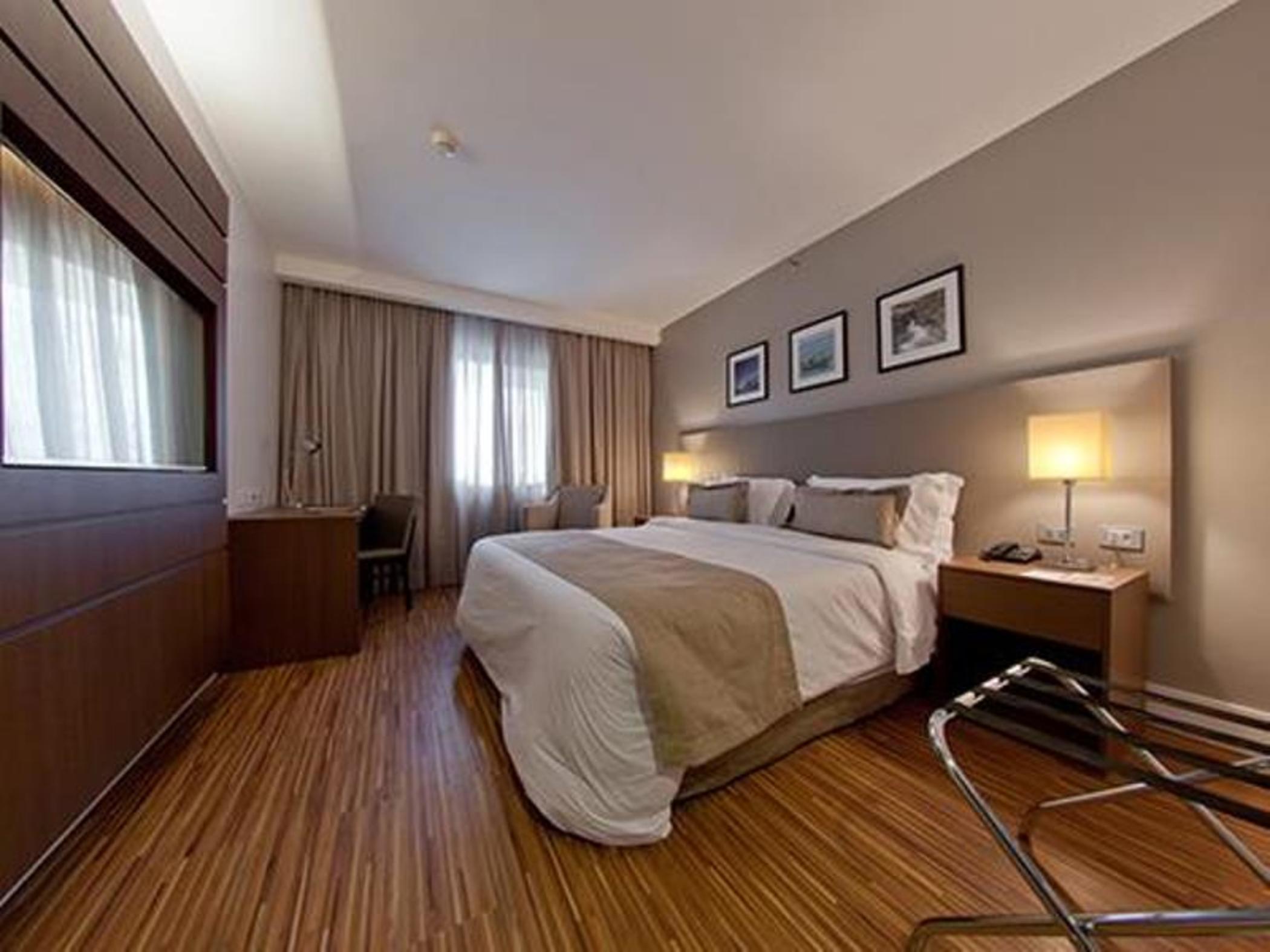 Готель Golden Tulip Сан-Жозе-дус-Кампус Екстер'єр фото