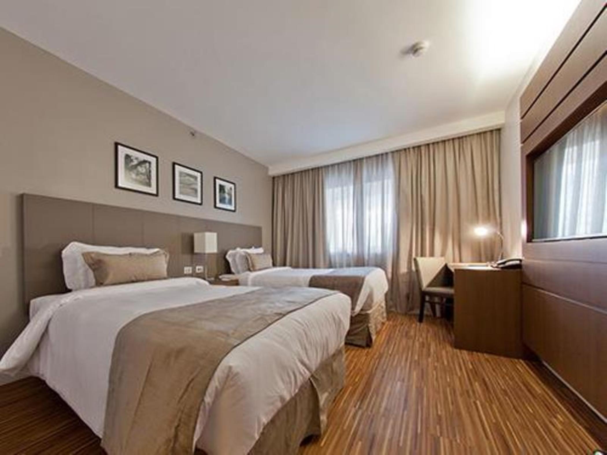 Готель Golden Tulip Сан-Жозе-дус-Кампус Екстер'єр фото