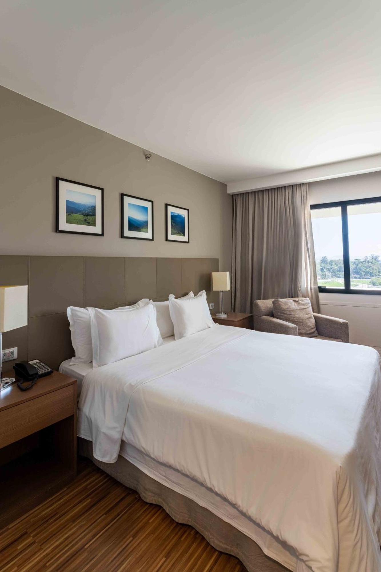 Готель Golden Tulip Сан-Жозе-дус-Кампус Екстер'єр фото
