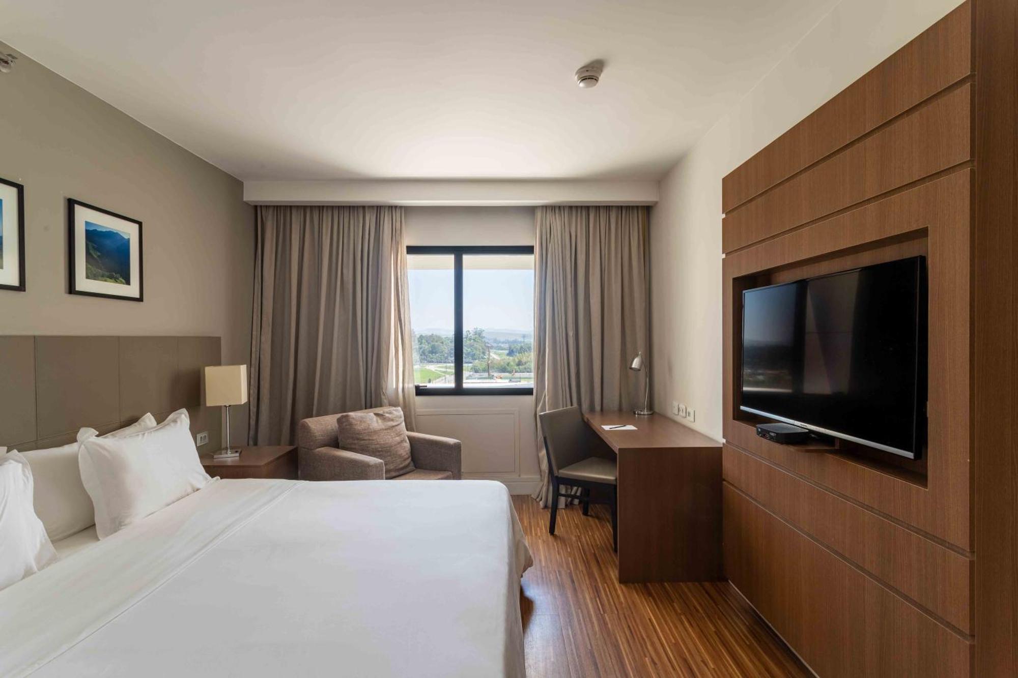 Готель Golden Tulip Сан-Жозе-дус-Кампус Екстер'єр фото