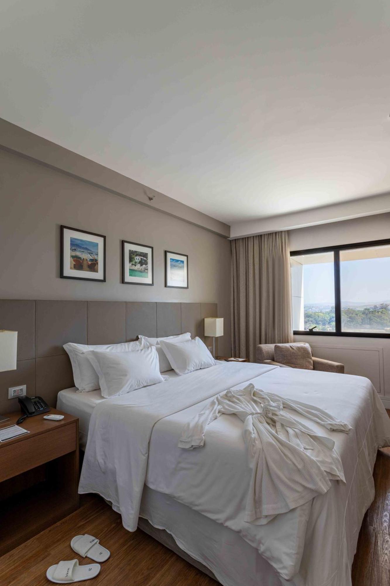 Готель Golden Tulip Сан-Жозе-дус-Кампус Екстер'єр фото